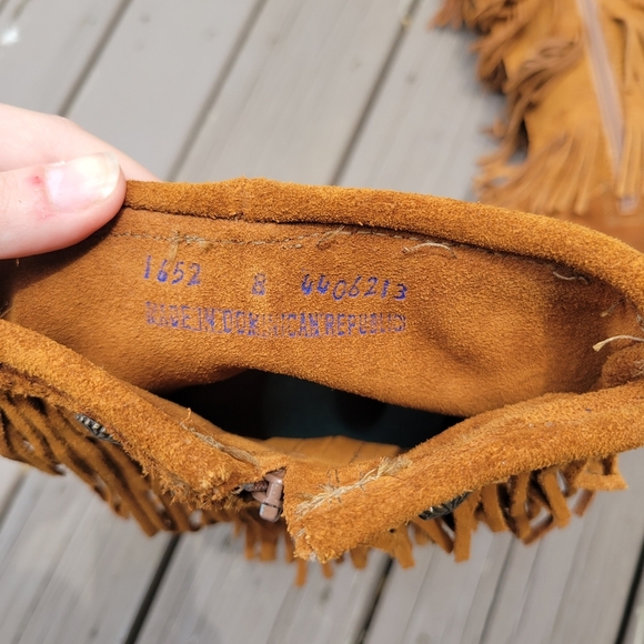 Minnetonka 5-Layer Fringe Wheat Tan Suede Leather Knee High Mocassin Boots 8 - Picture 7 of 8